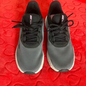 Nike Women’s Running Shoes Black and Grey with Pink